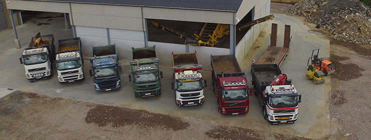 Les camions de Recypac au centre de tri